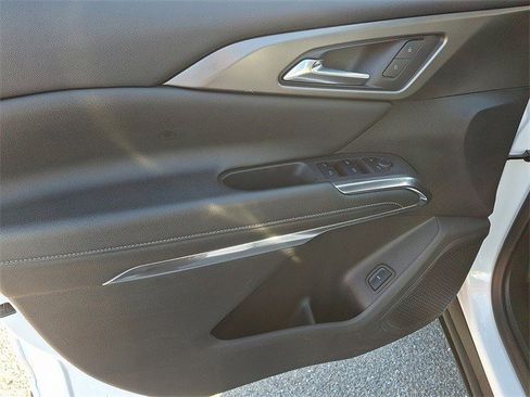 Certified 2025 Chevrolet Traverse LT image 14