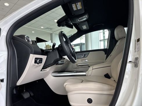 Certified 2025 Mercedes-Benz GLA 250 image 18