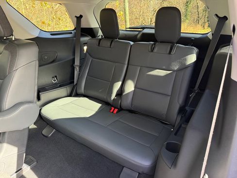 Used 2025 Ford Explorer Active w/ Active Comfort Package image 14