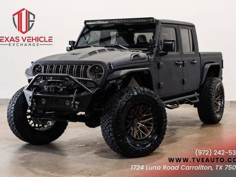 Used 2025 Jeep Gladiator Sport AWD/4WD image 1