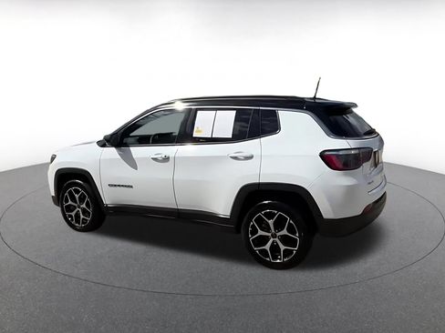 Used 2025 Jeep Compass Limited AWD/4WD image 10