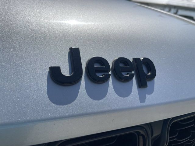 Used 2023 Jeep Grand Cherokee L Laredo AWD/4WD image 30