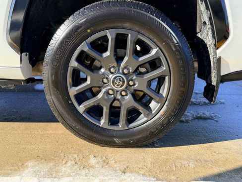 Used 2023 Toyota Sequoia Platinum image 7