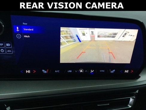 Used 2025 Chevrolet Traverse LT image 16