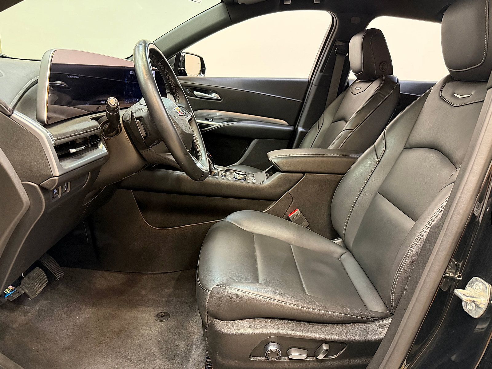 Used 2025 Cadillac XT4 Premium Luxury AWD/4WD image 11