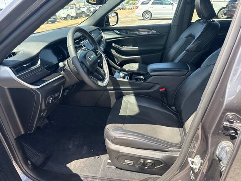 Used 2023 Jeep Grand Cherokee L Laredo AWD/4WD image 16