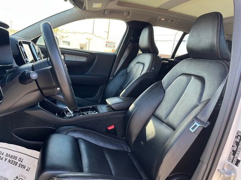 Used 2023 Volvo XC40 B5 Plus AWD/4WD image 26