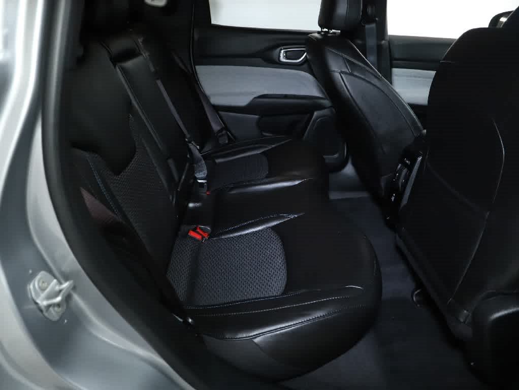 Used 2023 Jeep Compass Latitude w/ Convenience Group AWD/4WD image 32