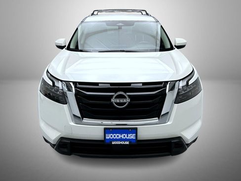 Used 2023 Nissan Pathfinder SV image 2