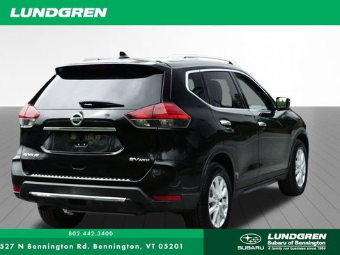 Used 2017 Nissan Rogue SV w/ SV Premium Package AWD/4WD image 3