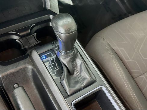 Used 2019 Toyota Tacoma TRD Off-Road w/ Technology Package AWD/4WD image 17