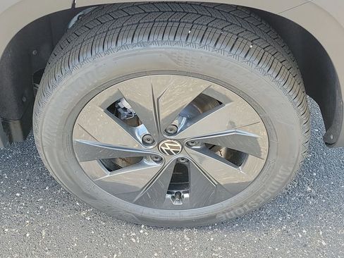 New 2026 Volkswagen Taos S image 5