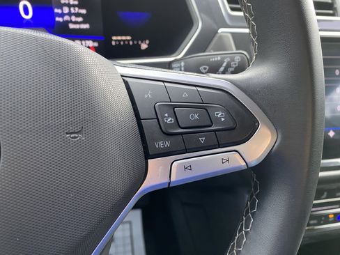 Used 2022 Volkswagen Tiguan SE image 19