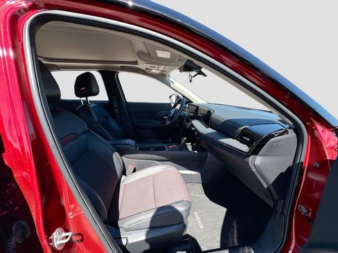 Used 2025 Nissan Kicks SR w/ SR Premium Package FWD image 31