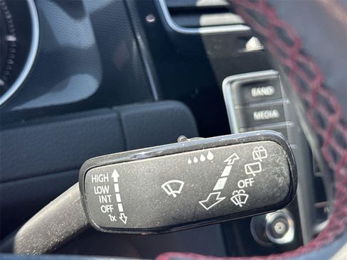 Used 2017 Volkswagen GTI SE FWD image 21