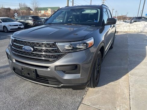 Used 2022 Ford Explorer XLT image 2