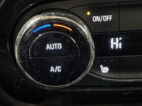 Used 2024 Chevrolet TrailBlazer LT w/ Convenience Package image 31