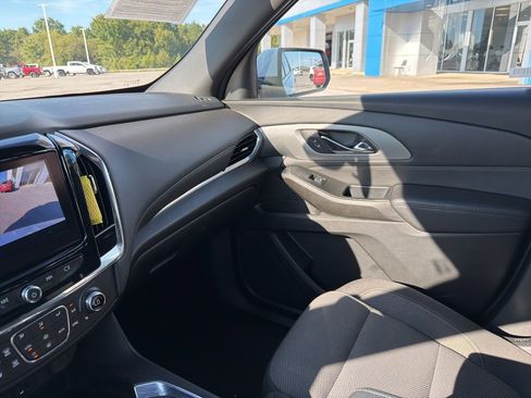 Used 2023 Chevrolet Traverse LT image 26