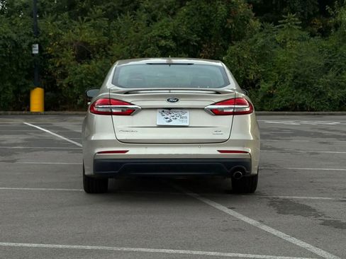 Used 2019 Ford Fusion SE w/ Equipment Group 151A image 4