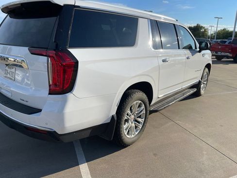Used 2022 GMC Yukon XL SLT w/ SLT Premium Package AWD/4WD image 3