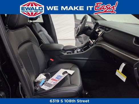 New 2025 Jeep Grand Cherokee Limited image 11