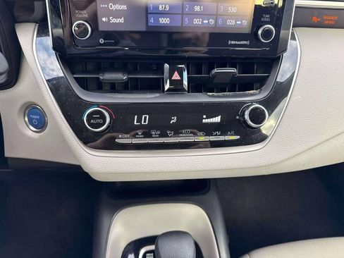 Used 2021 Toyota Corolla LE FWD image 31