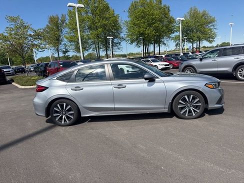 Used 2024 Honda Civic EX-L image 9