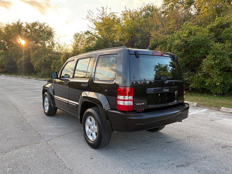 Used 2012 Jeep Liberty Sport AWD/4WD image 3