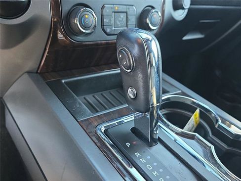 Used 2015 Ford Expedition Platinum image 23