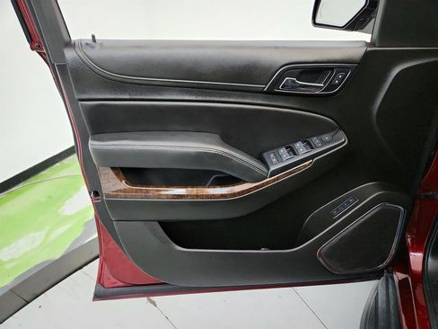 Used 2019 Chevrolet Suburban LT RWD image 23