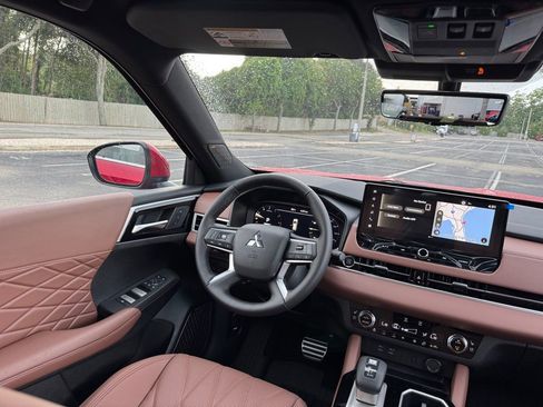 New 2025 Mitsubishi Outlander SEL image 24