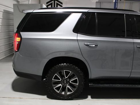 Used 2022 Chevrolet Tahoe Z71 w/ Luxury Package AWD/4WD image 16