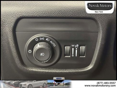 Used 2023 Jeep Grand Cherokee Limited AWD/4WD image 17