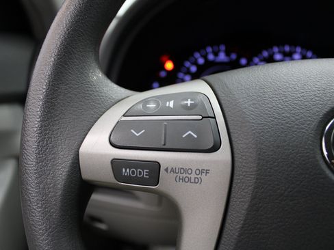 Used 2011 Toyota Camry LE image 37