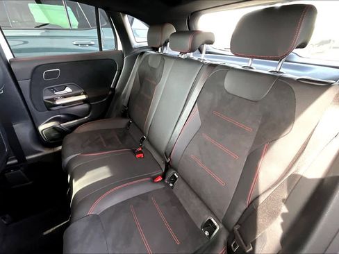 Used 2025 Mercedes-Benz GLA 250 image 21