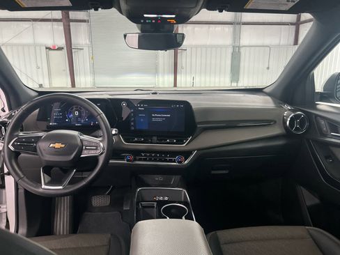 Used 2025 Chevrolet Equinox LT w/ Convenience Package II image 20