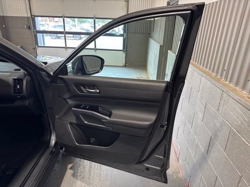 Used 2025 Nissan Pathfinder SL w/ SL Premium Package AWD/4WD image 19