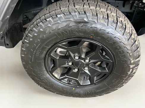 Used 2023 Jeep Wrangler Unlimited image 11