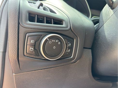 Used 2016 Ford Focus SE w/ SE Sport Package FWD image 24