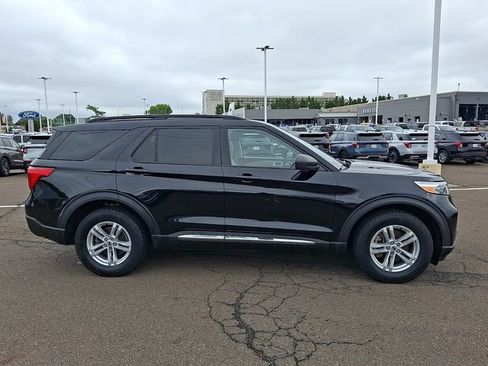 Certified 2023 Ford Explorer XLT w/ Equipment Group 202A AWD/4WD image 7