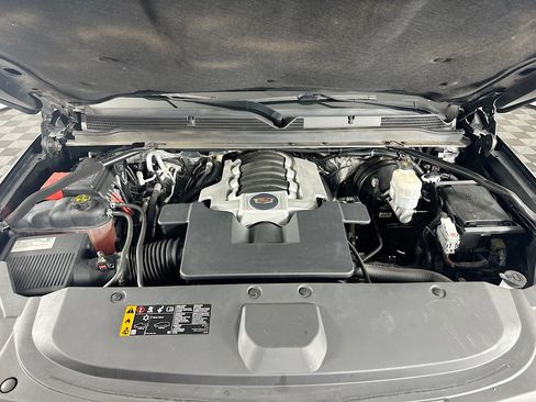 Used 2018 Cadillac Escalade Luxury image 35
