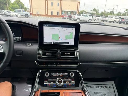 Used 2020 Lincoln Navigator Reserve AWD/4WD image 18