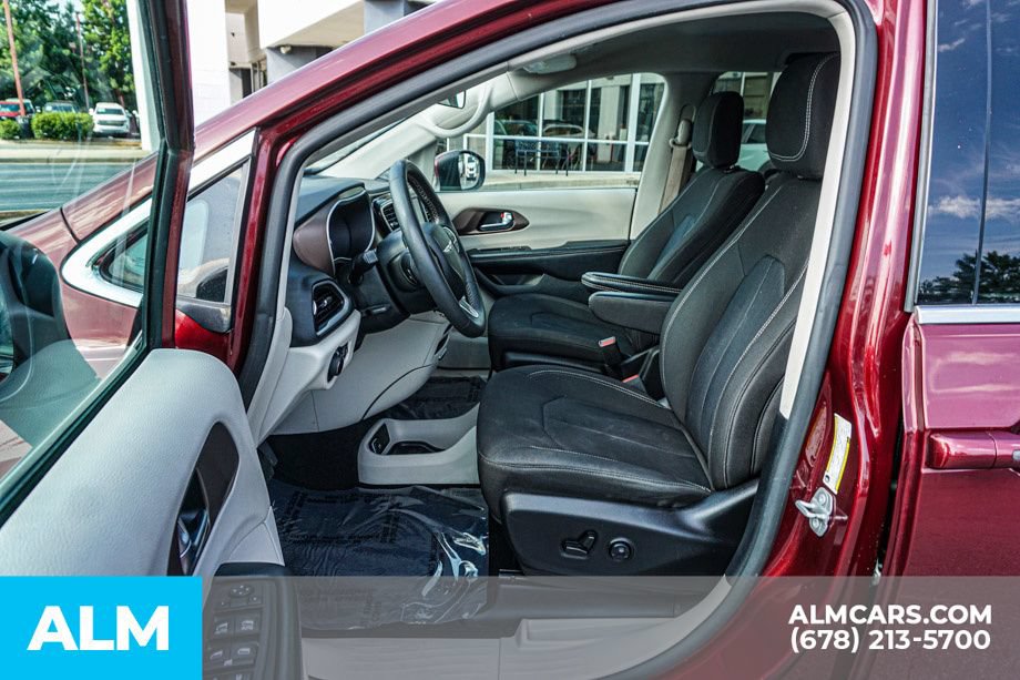 Used 2022 Chrysler Voyager LX FWD image 18