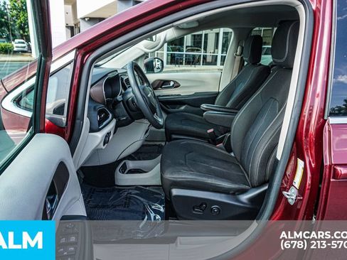 Used 2022 Chrysler Voyager LX FWD image 18