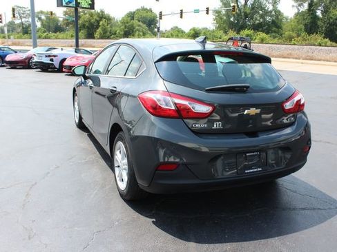 Used 2018 Chevrolet Cruze LT w/ Convenience Package image 5