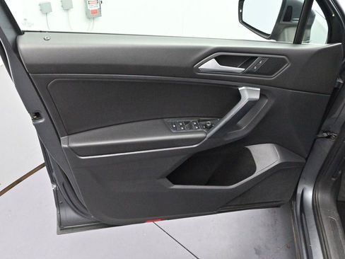 Used 2021 Volkswagen Tiguan SE FWD image 9