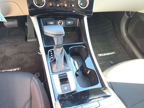 Used 2024 Hyundai Tucson SE image 18