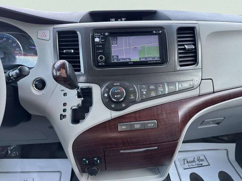 Used 2013 Toyota Sienna XLE FWD image 27