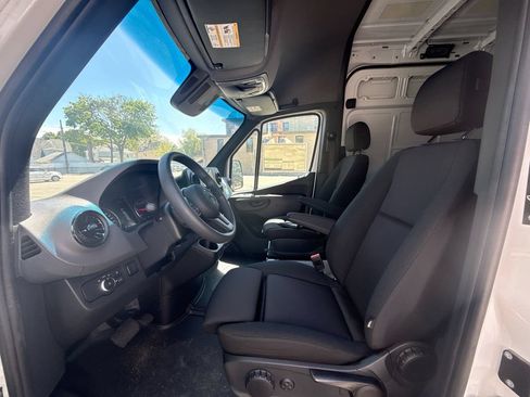 Used 2024 Mercedes-Benz Sprinter 3500 image 15