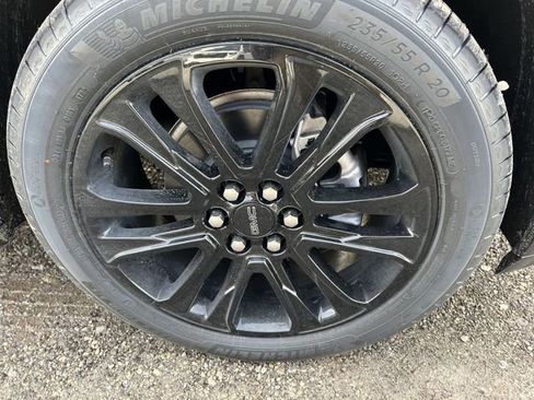 Used 2023 GMC Acadia SLT w/ Elevation Edition image 10